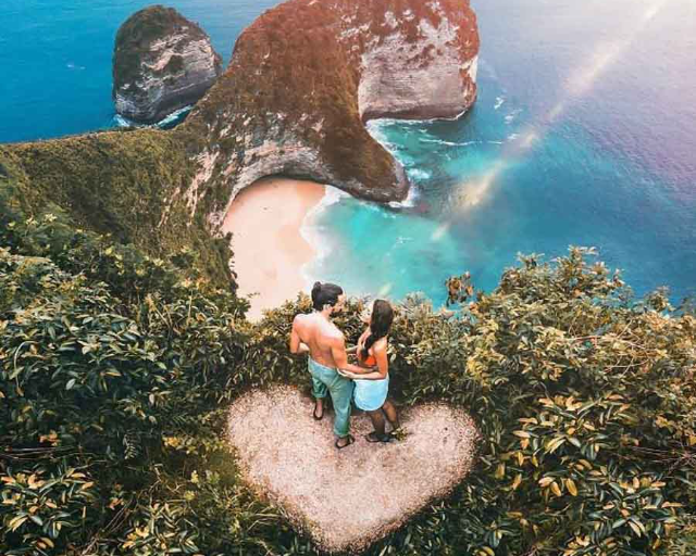 Pesona Ikonik Kelingking Beach di Pulau Dewata